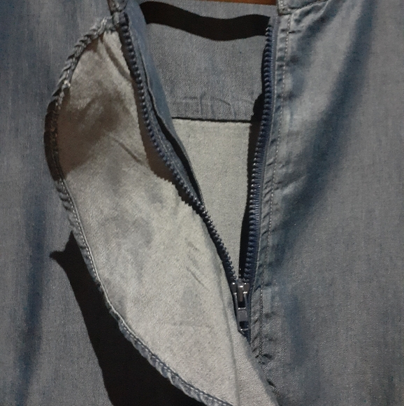 Coco Y Club CYC Women's Ruffle Tencel Top Blue Chambray Size Largr - Picture 3 of 5